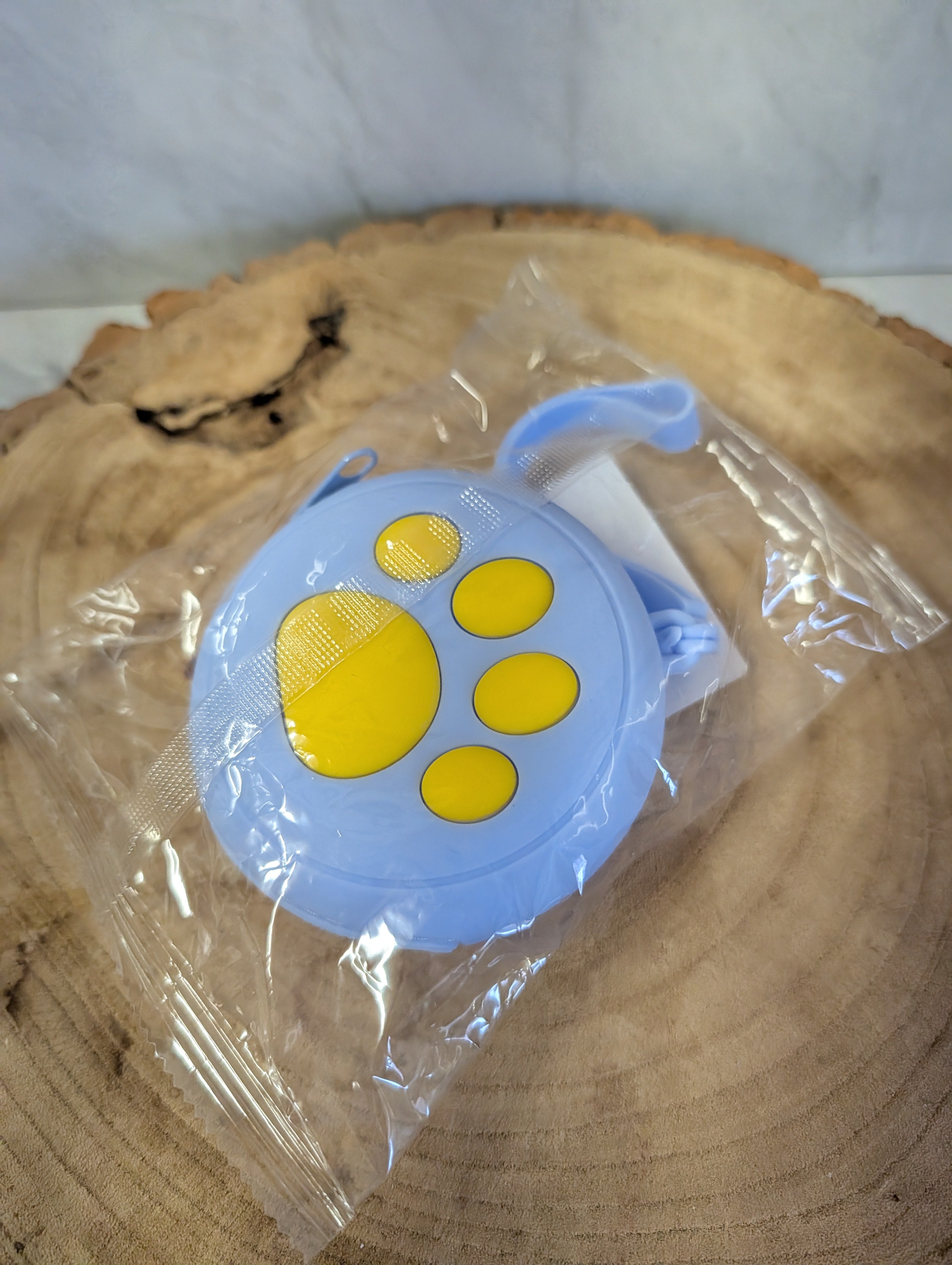 Silicone Pawprint Training Treat Holder